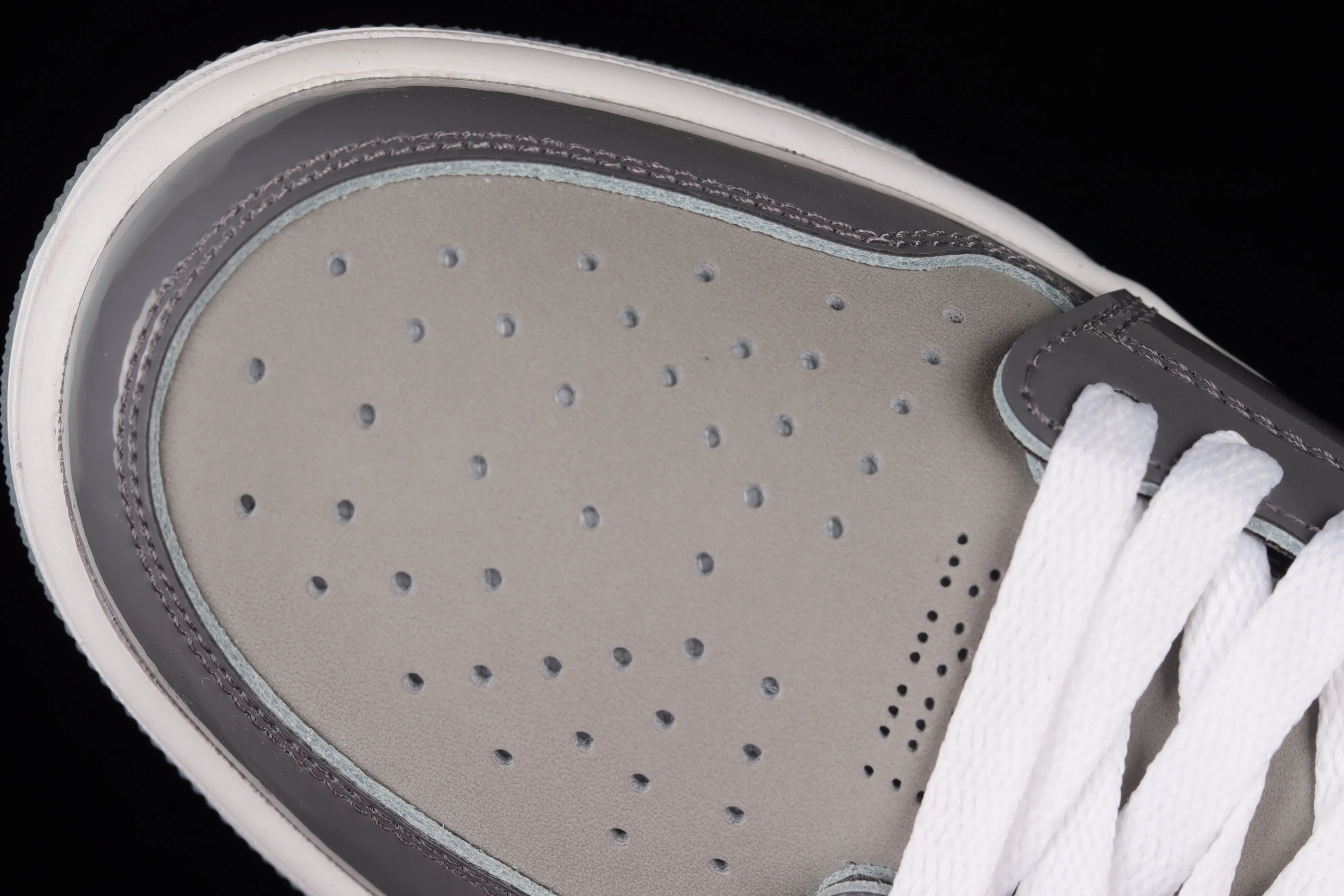 All categories Air Jordan Jordan series basketball shoes Air Jordan 1 High Air Jordan 1 Zoom CMFT AJ1 Joe 1 patent leather gray basketball shoes DQ0659-005